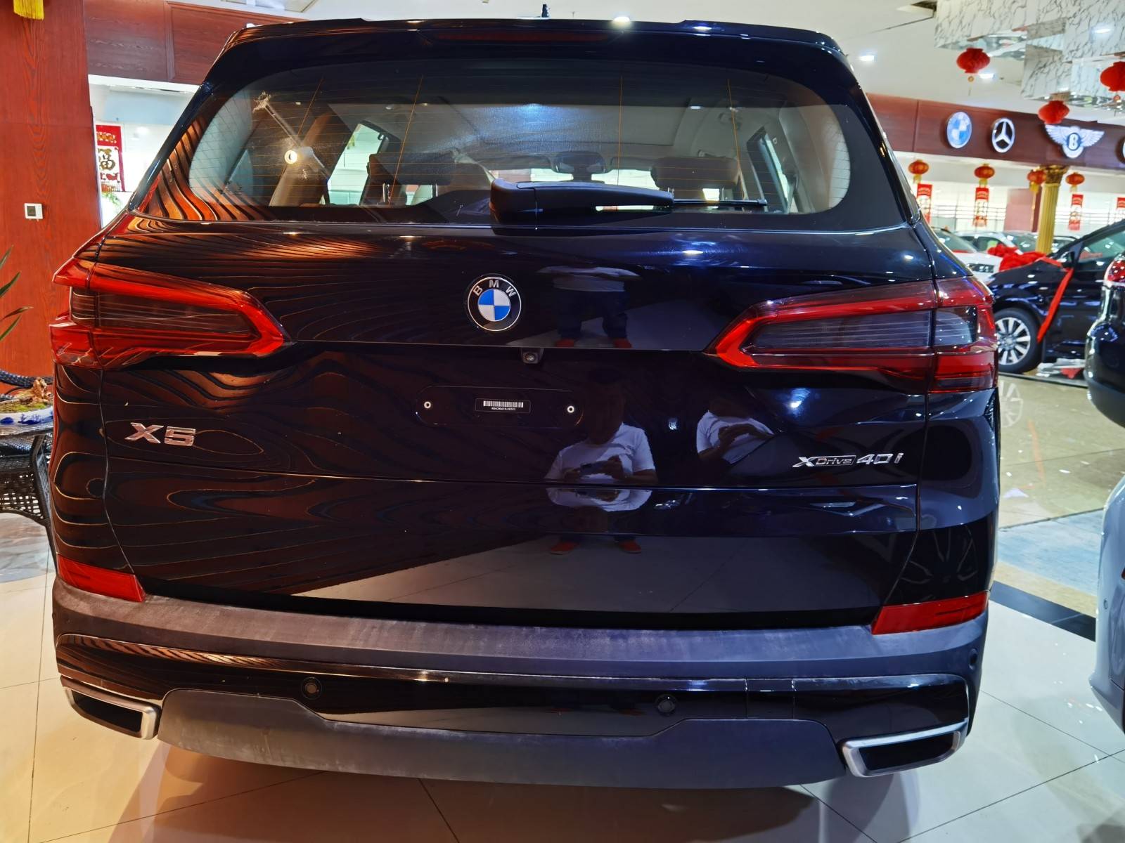 最新款宝马x5独特双肾格栅设计港口现车