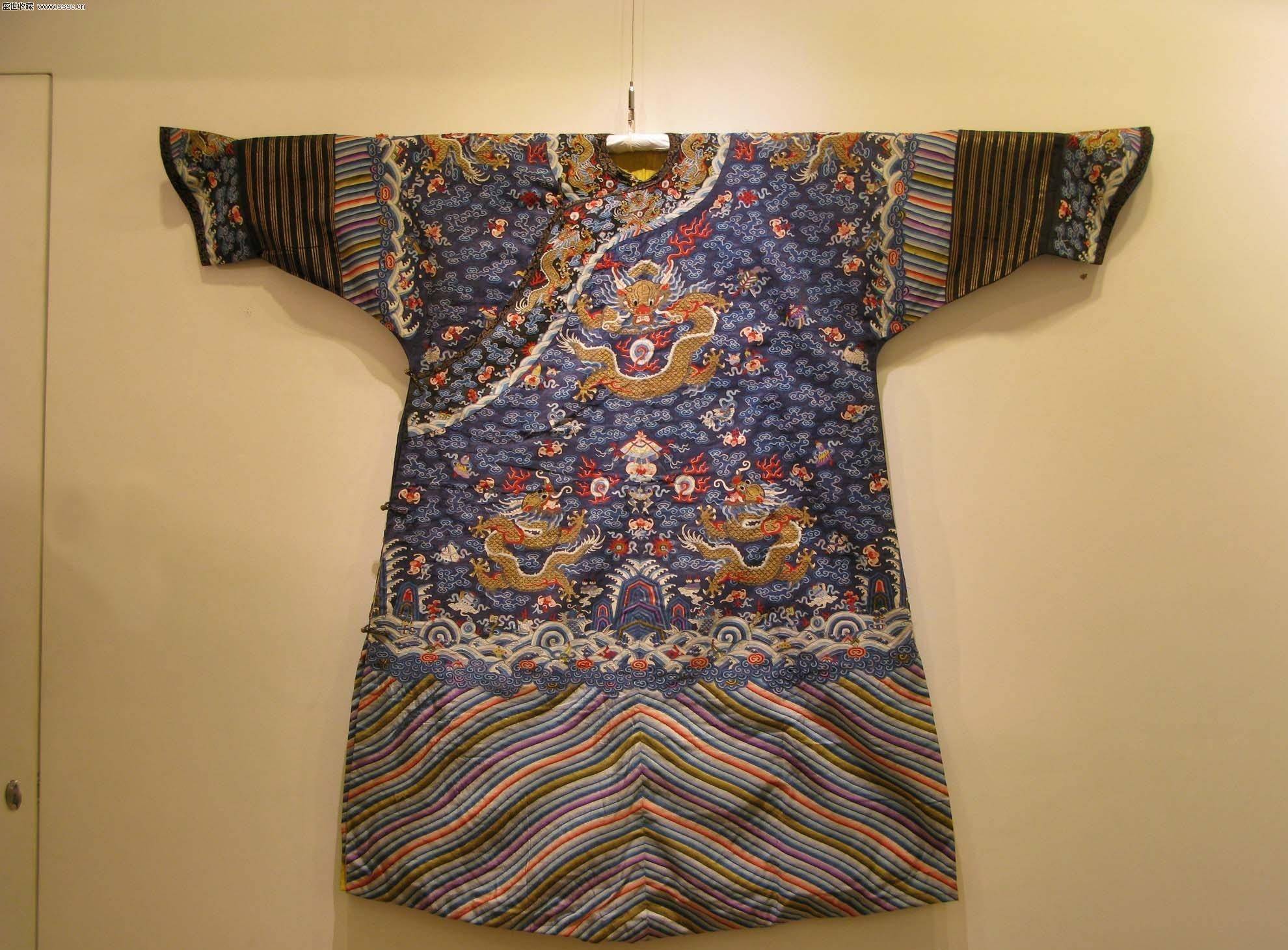 清朝皇帝的龙袍能不能用水洗,真正答案是:还没穿脏就已经换掉了