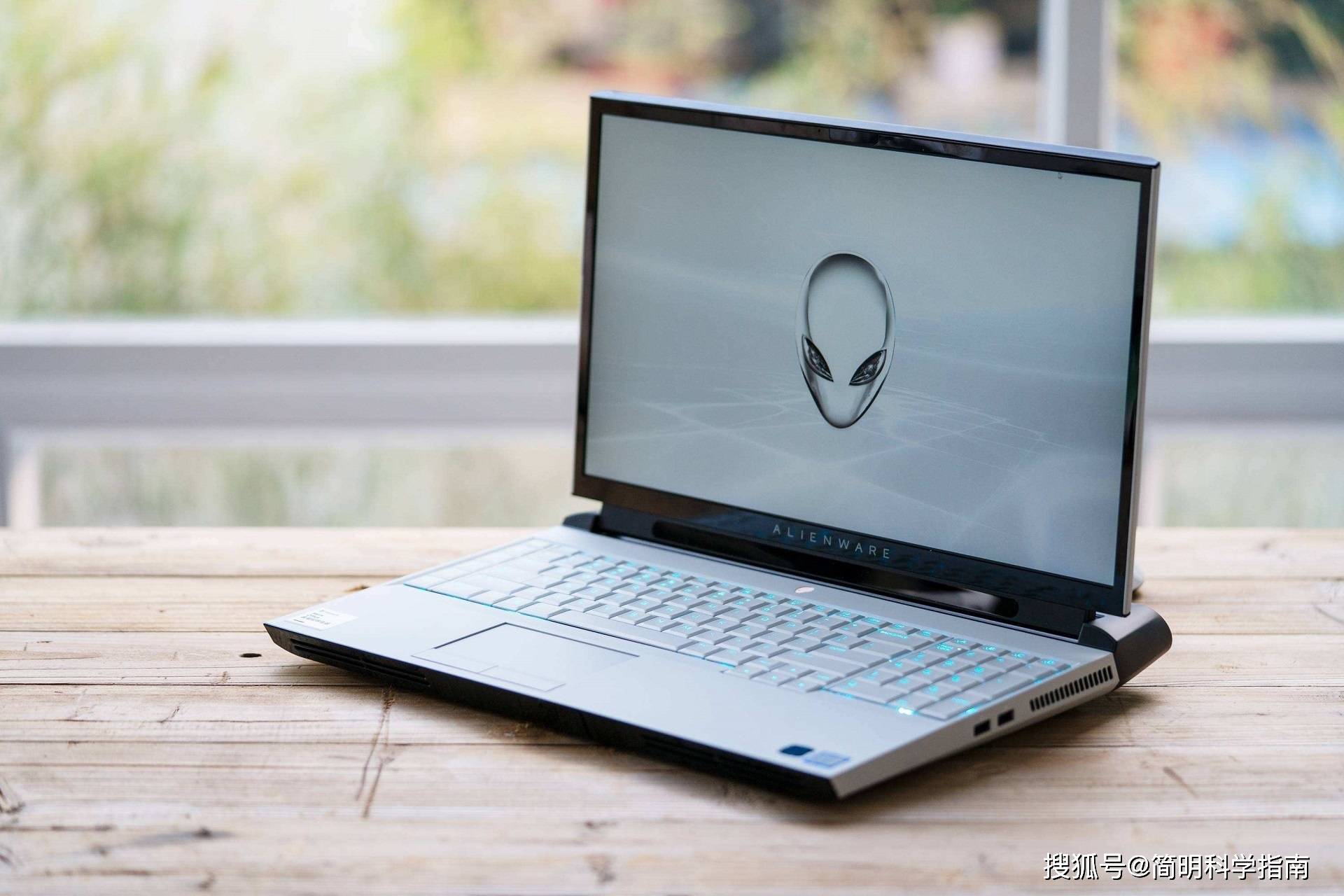 苹果宣称:新款无风扇macbook性能超过98%笔记本!招来各界质疑