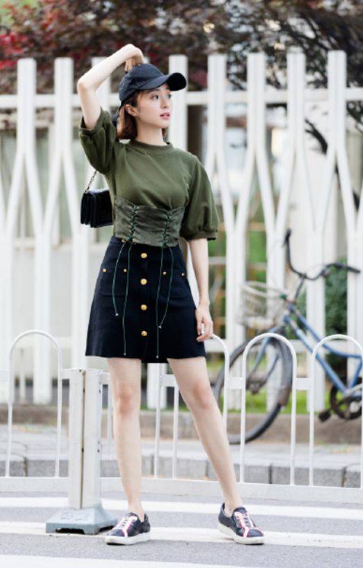 原创胡冰卿是"易黑体质"?看完她的"x坐姿"后,网友:终于明白了