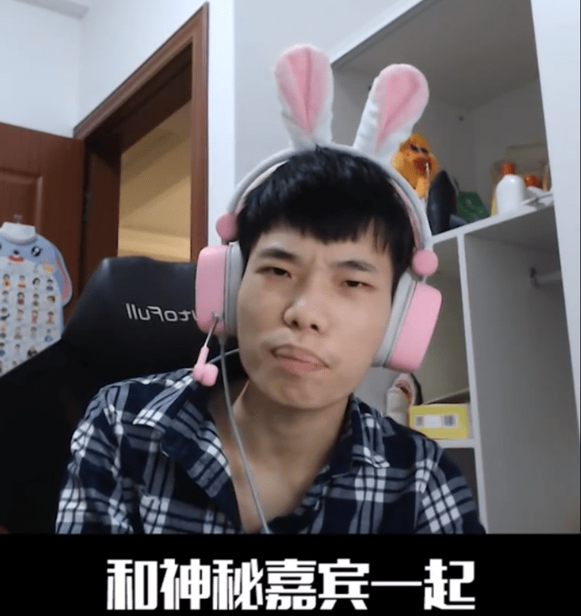 经过网友们的多方排查之下,终于发现了难言和董系长都发过要去探索