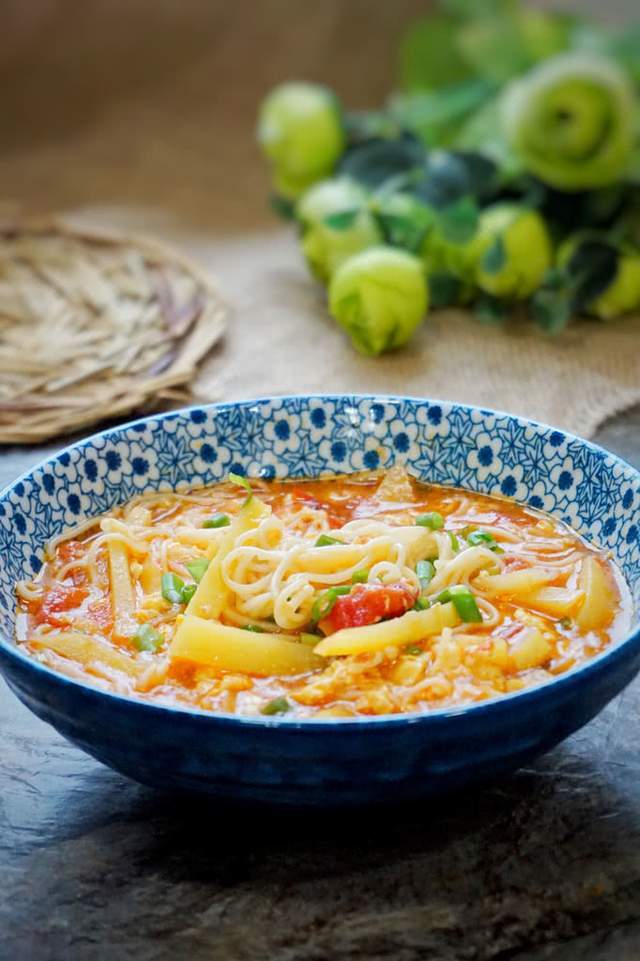 简单快手木须柿子汤面红黄相间酸甜可口10分钟就能搞定