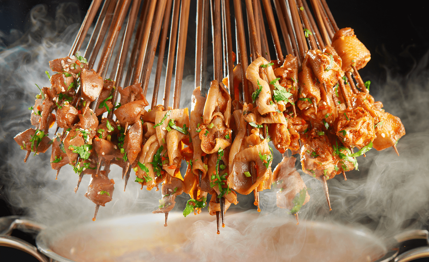 重庆串串新网红签小二嘎嘣脆宠粉撸串节,和最帅"鬼"阮遇一起撸串!