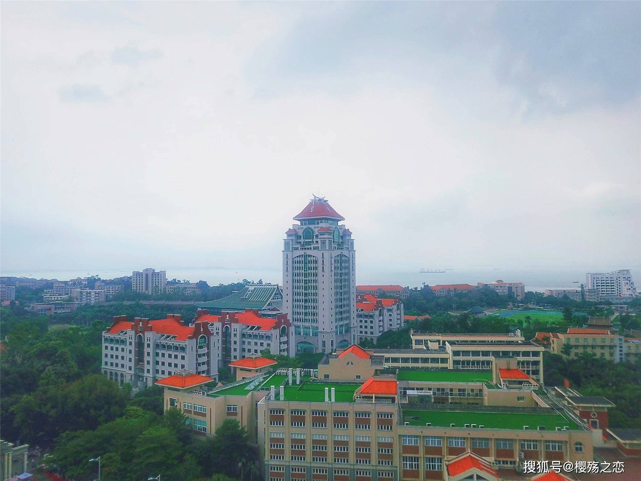 中国颜值最高的大学,集山,湖,海于一体,名气比5a级景区还大_高校