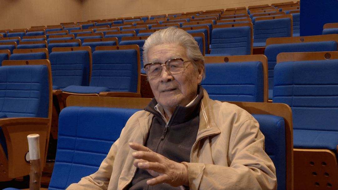 北京人民艺术剧院著名表演艺术家蓝天野中国演出行业协会会长朱克宁说