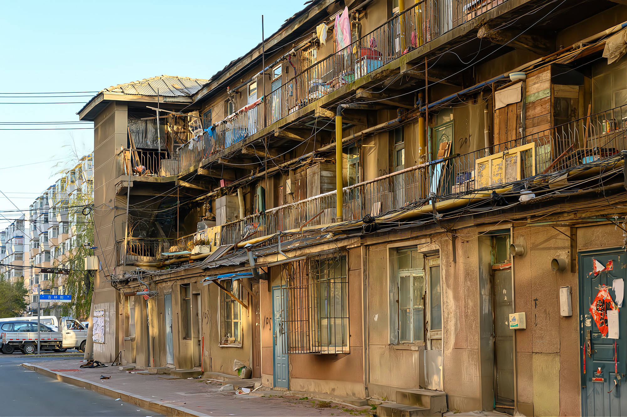 实拍长春伊通河旁的老旧房子,即将被拆迁,却意外成网红打卡点