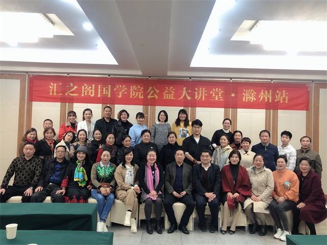 最后,张海涛讲到,传统国学文化引起欢呼的原因是文化支撑着个人的远见