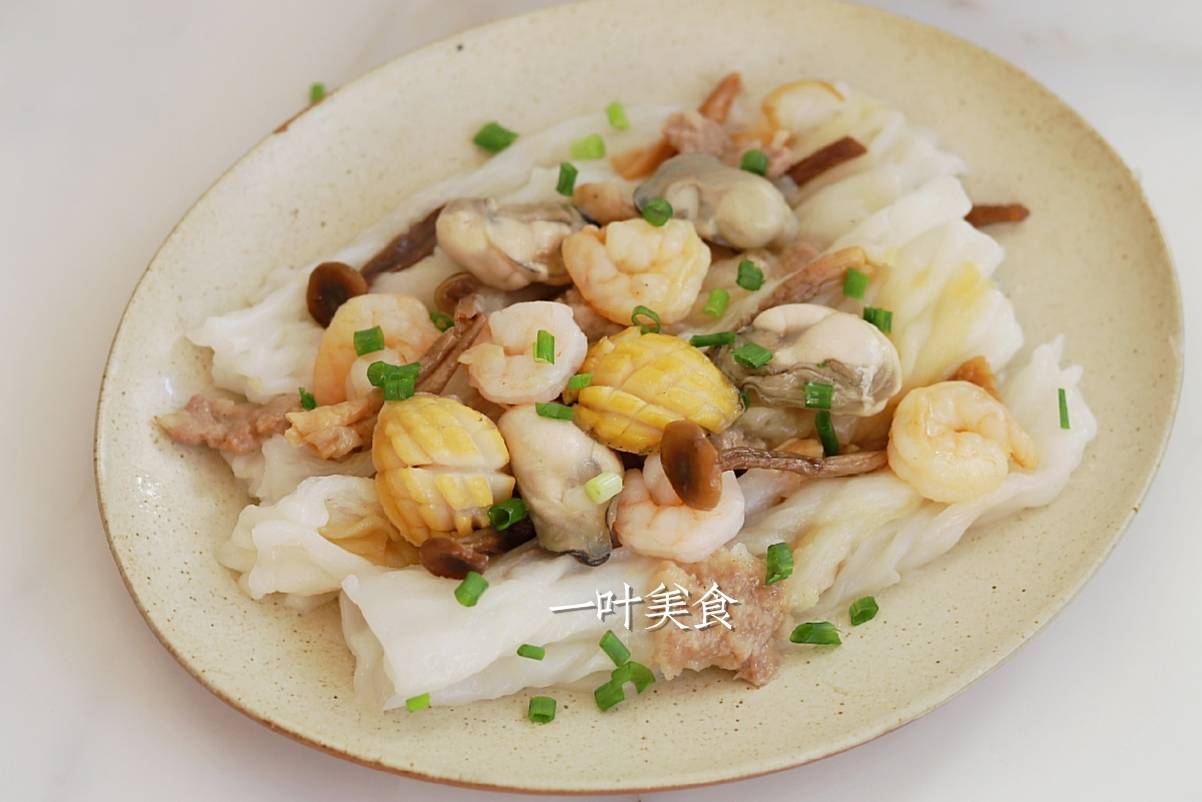 周末的早餐豪华海鲜版广式肠粉虾仁鲍鱼生蚝鹿茸菌