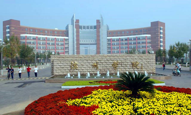 原创大学餐厅美食色香味俱全吸引人更要注意卫生和安全