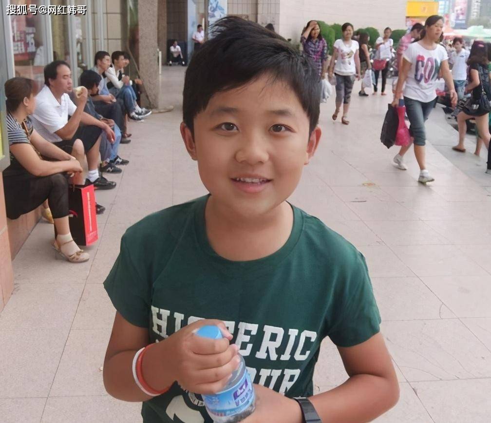 他是马伊琍"儿子",为长高只能打激素,23岁看着仍像10岁_贾云哲