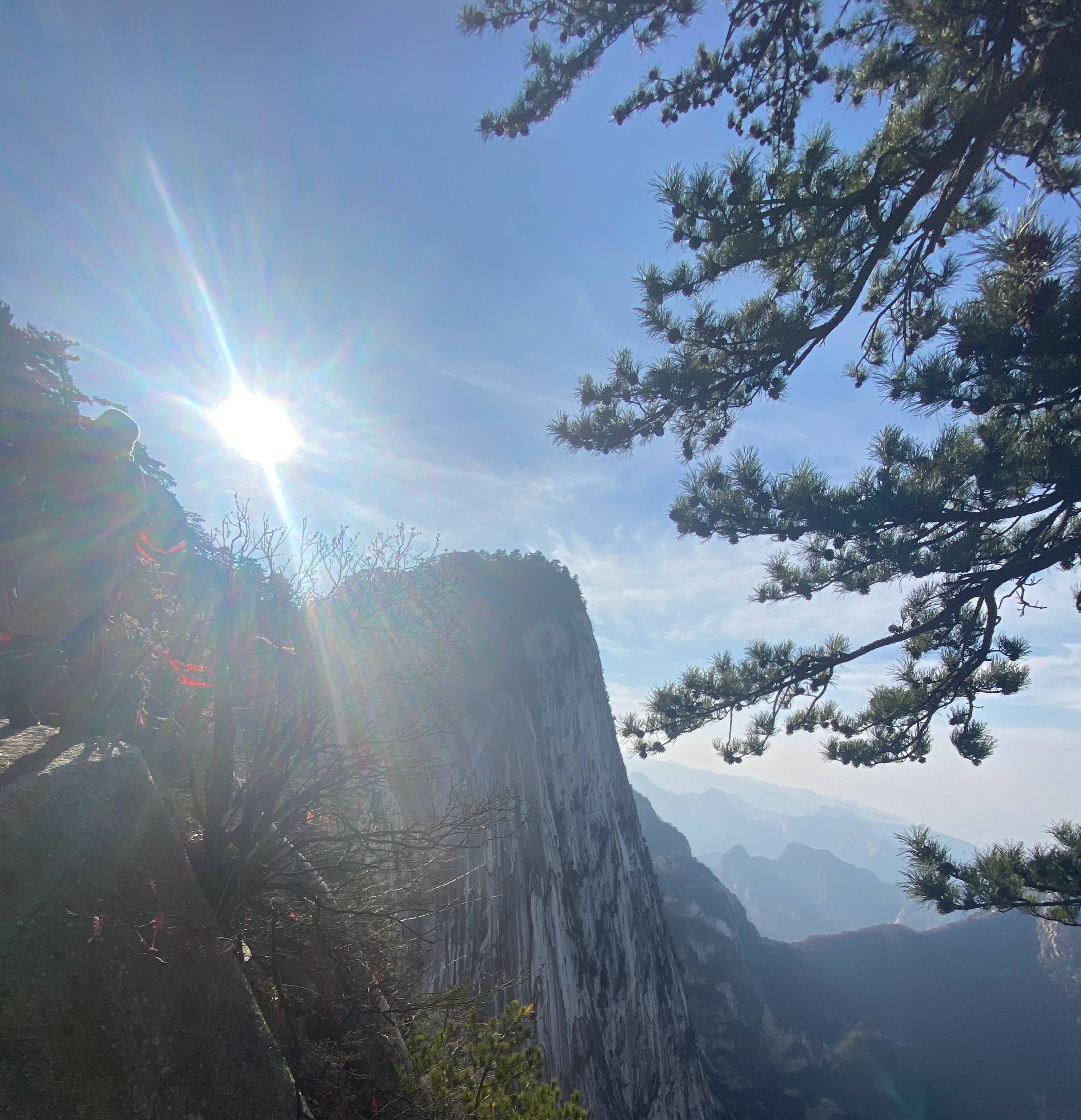 看著祖國的大好河山,才知道為什麼古代人要在華山論劍,是真美