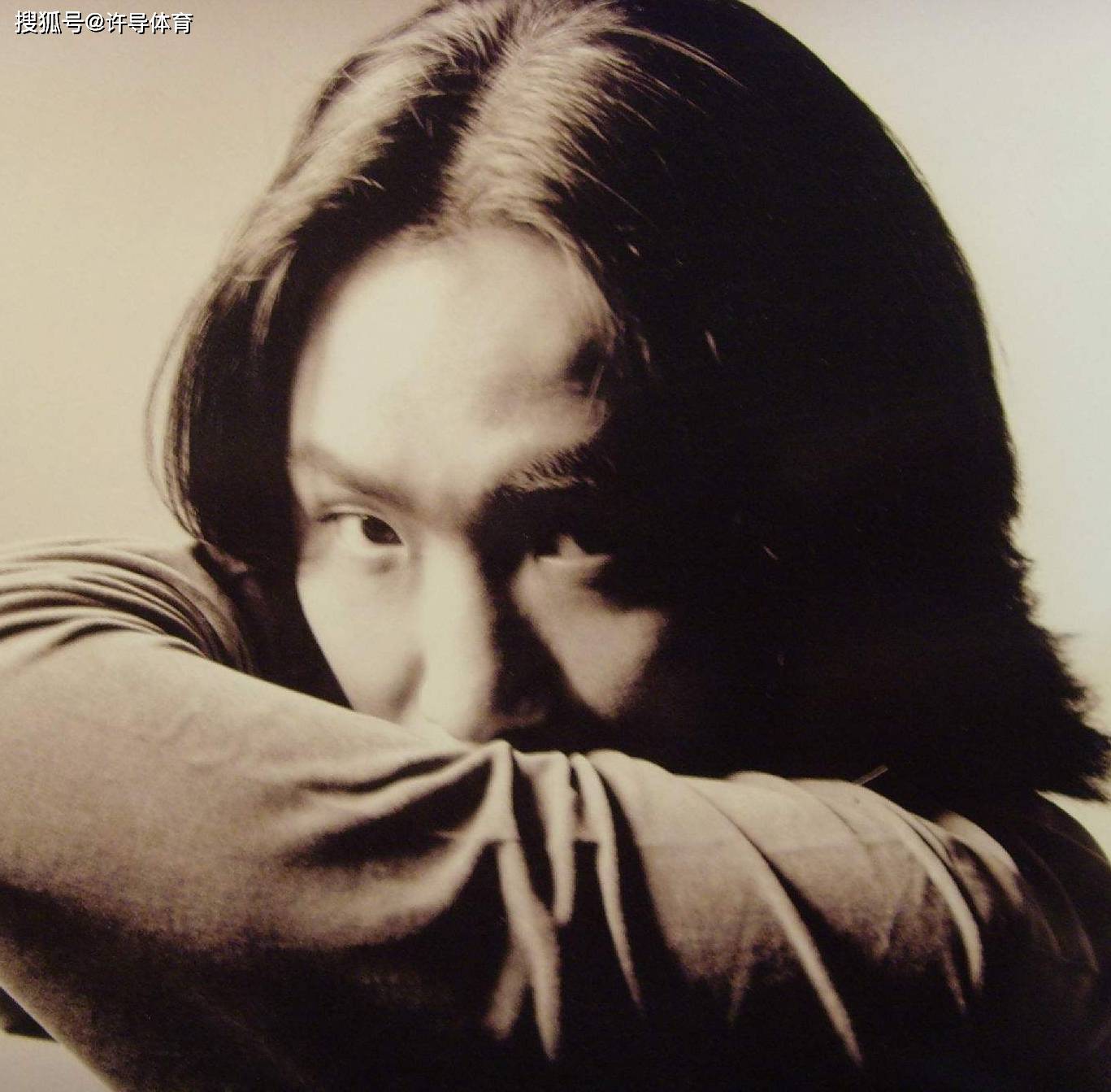 2003年的一次醉酒事件,让他错失歌神接班人,陈奕迅才能上位_郑中基