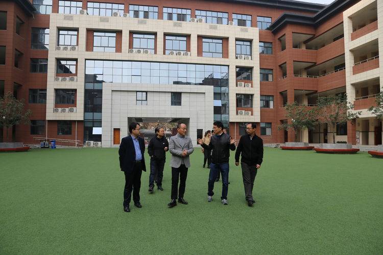 大雁塔小学雁南分校迎接"节水型"校园检查