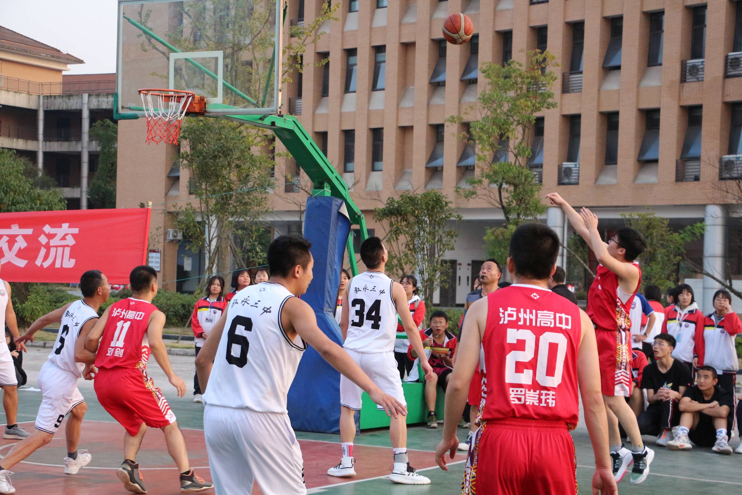 泸州高中到叙永三中开展联谊交流活动