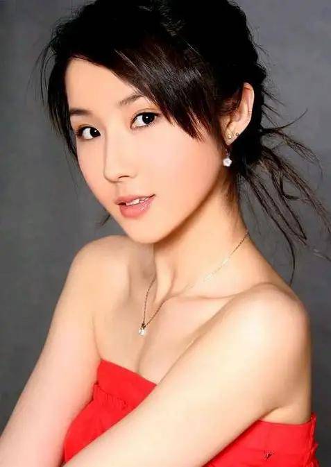 气质清秀美女明星方安娜,青春可爱模样大头照写真