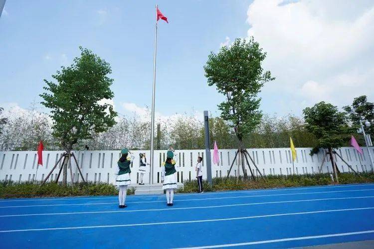 实地惠州常春藤社区内公立小学揭牌仪式暨开学典礼成功举行