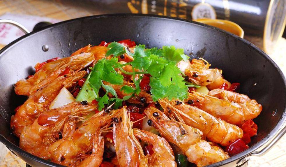 大虾这样做才好吃,味道麻辣鲜香,一次做一大盆不够吃,真过瘾