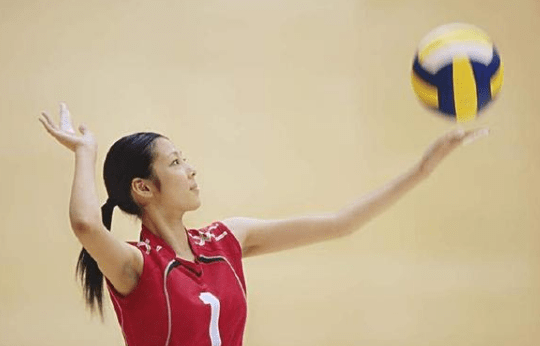 打排球的正确发球姿势你知道吗