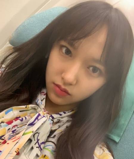 程潇不满网友生图原生态相机下自拍桃花唇超美了