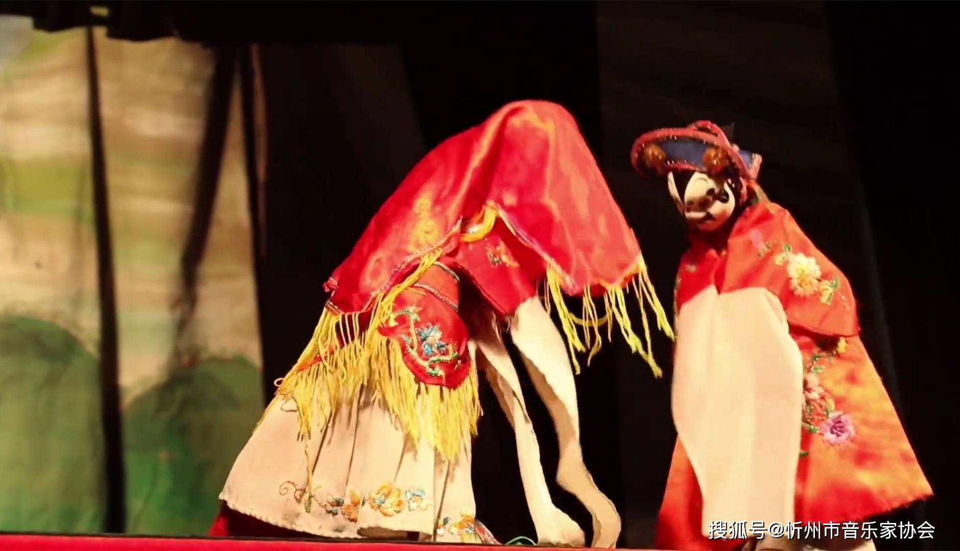 你褴褛我彩绘,并肩行过山与水——银临,aki阿杰《牵丝戏》_手机搜狐网