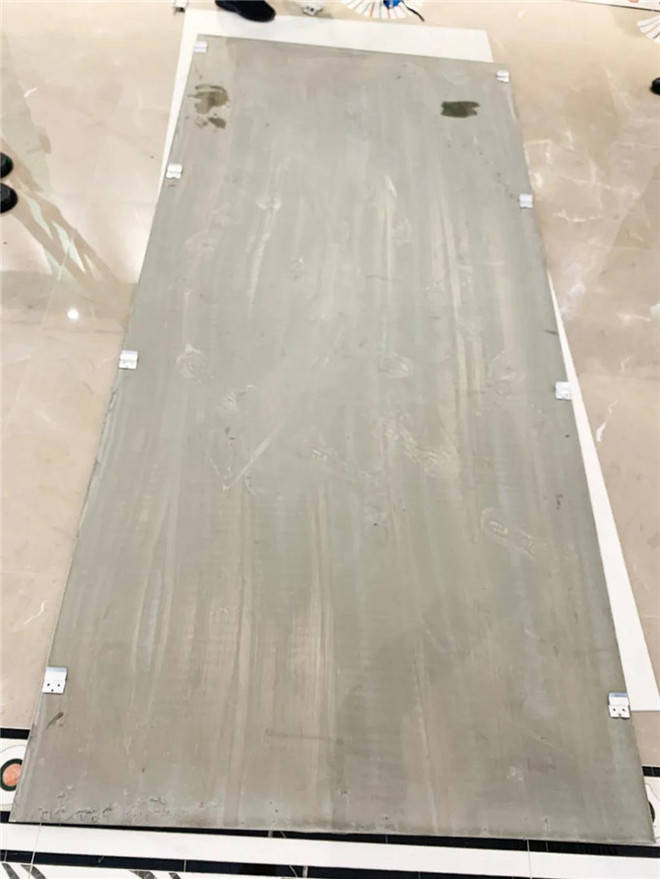 找平调节:利用水平仪进行方向调平,底座可高低调节间距,轻松达到岩板