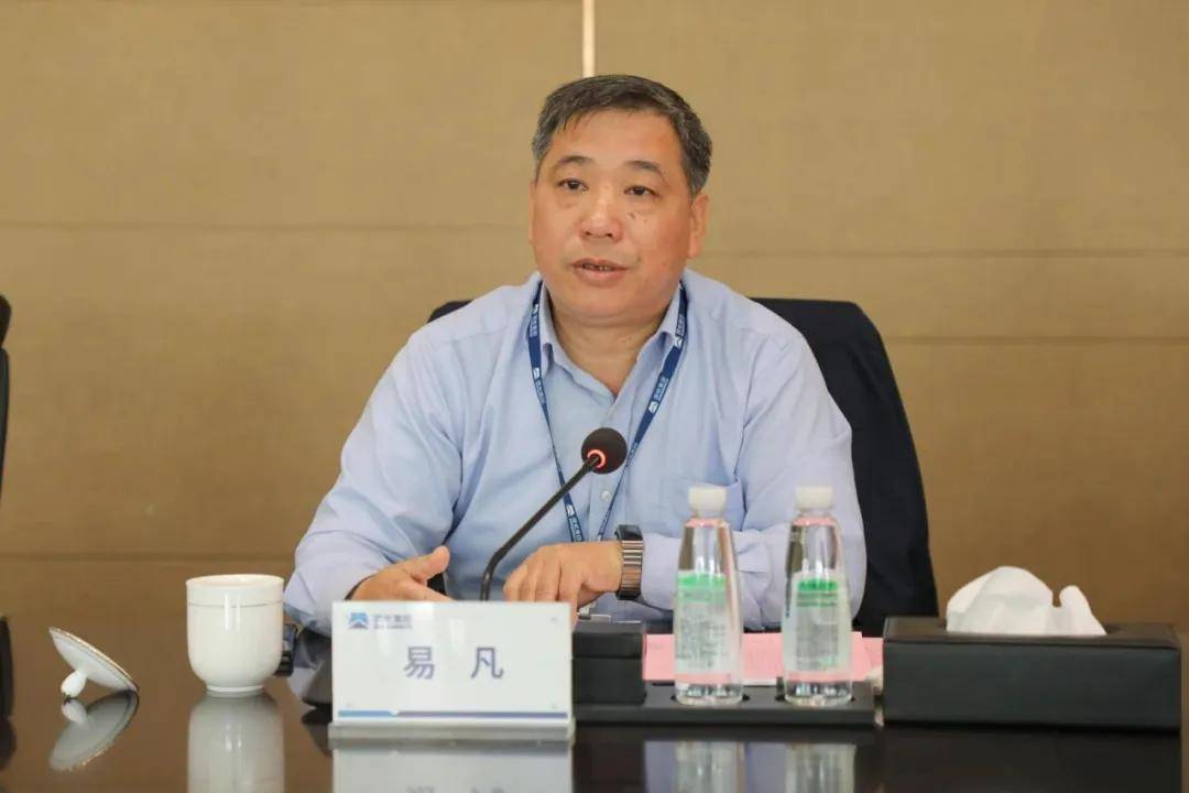 易凡表示,此次校企合作是新的起点,对双方都具有深远的意义.