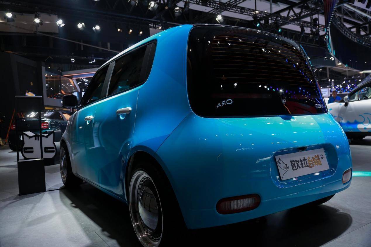 广州车展为何成大型吸猫现场全归因于炫酷的欧拉白猫