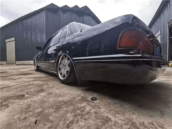 李洋分享皇冠133改装airbft气动避震简直帅的没朋友年代感的回味一种