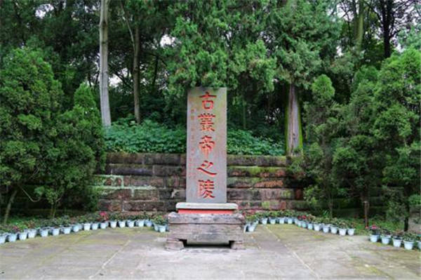 夢遊望叢祠，二衣冠丈夫囑題聯，覺而成此（聯 楊啓宇）（图5）