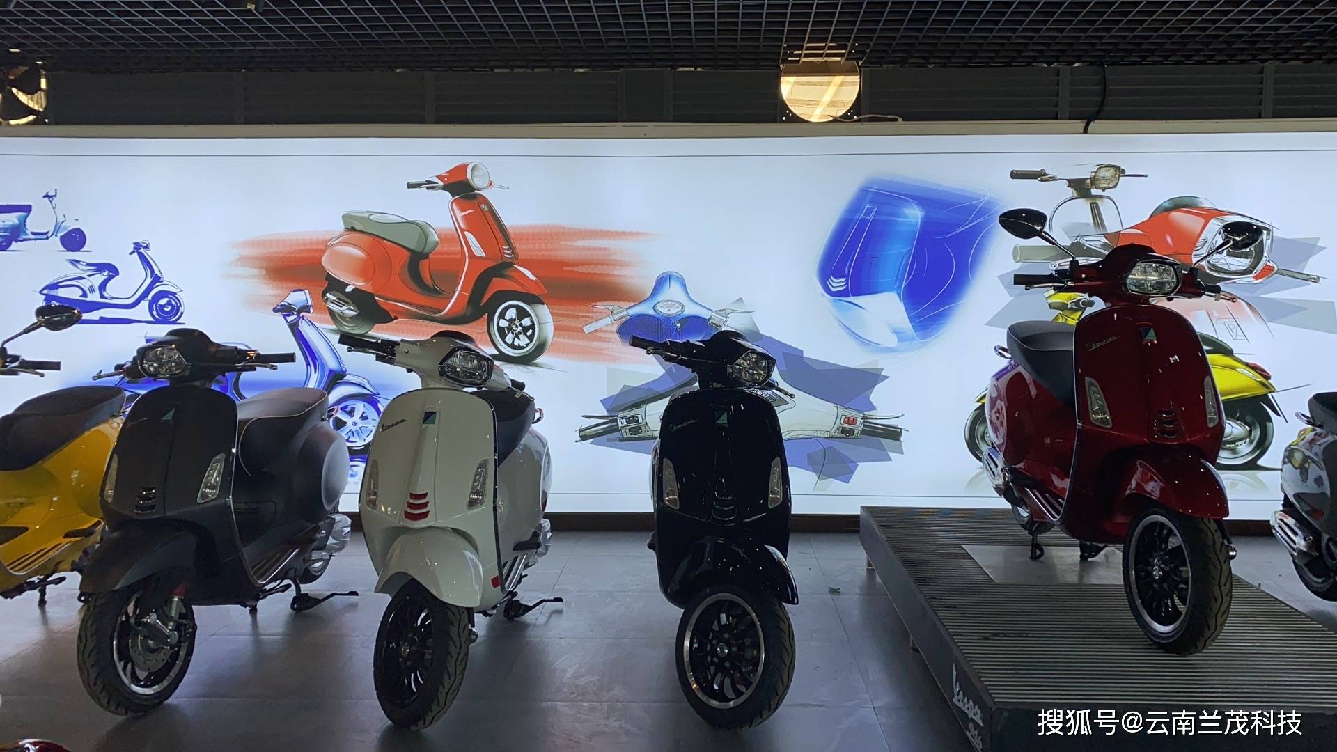 北京比亚乔摩托车4s店图片