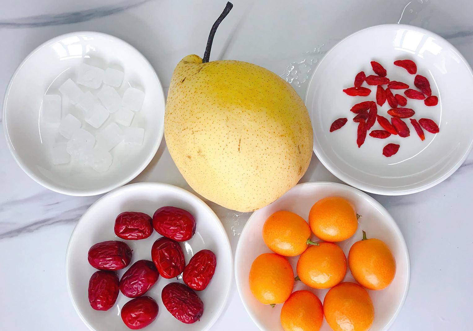 原创雪梨和它一起煮隔三差五喝一次滋阴润肺帮助家人提高免疫力