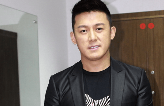 饰演白云飞的人名叫吕行,当时演白云飞的时候,正是他颜值最巅峰的时候