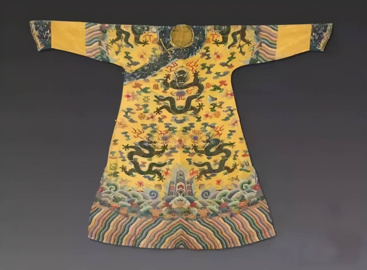 清朝皇帝的衣柜:传统的剥离与再融,一件龙袍竟然承载一个时代_朝服