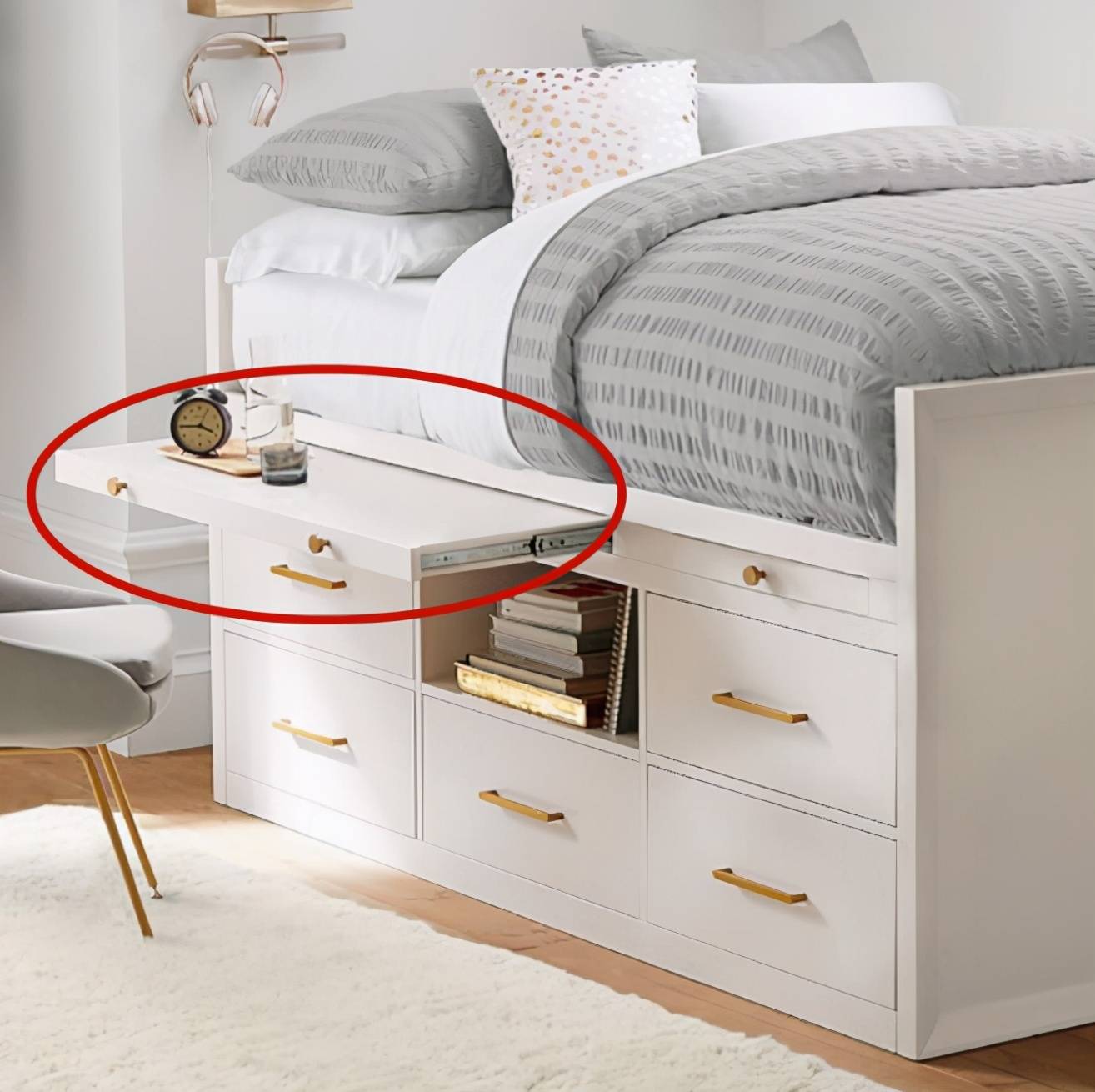 床头柜真心没必要放换成抽拉板作用性更强卧室再小也能装