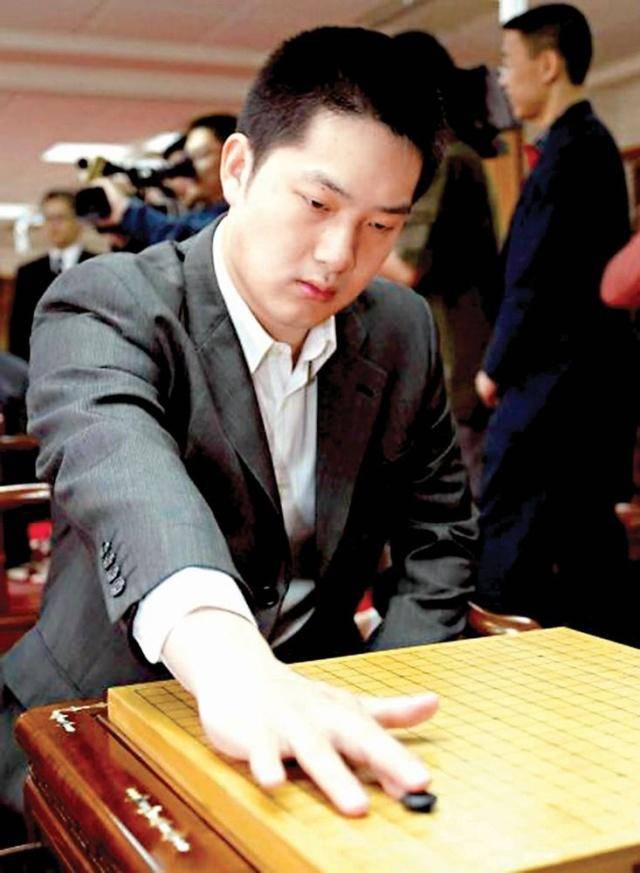 原创43岁常昊与51岁妻子张璇近照结婚21年后恩爱美满女儿已19岁