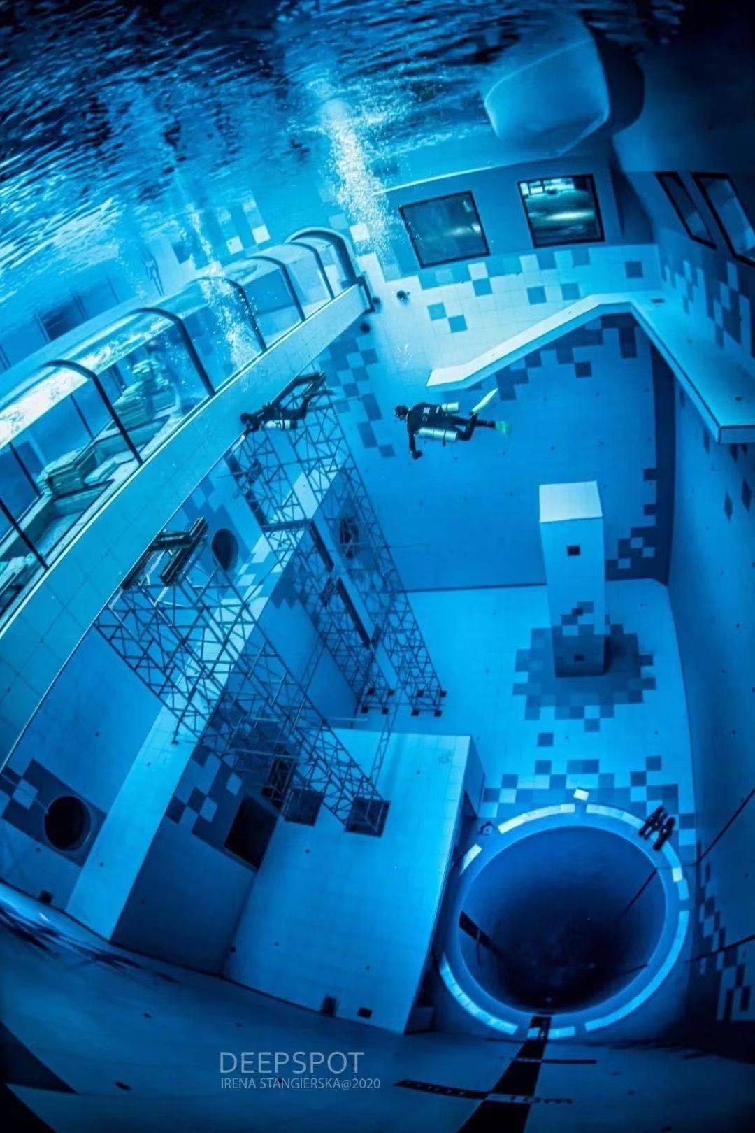 世界最深游泳池在波兰开放可探索水下洞穴