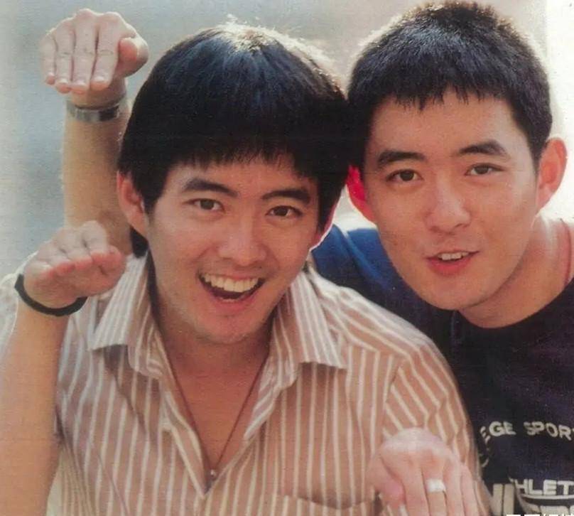 李志奇在读艺校时,曾与"打女"杨丽菁有过一段纯纯的爱恋.