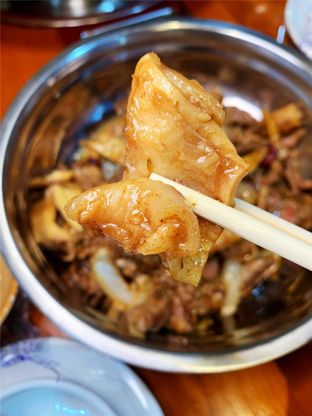长春宽城这家扒拉锅只卖三块肉自己选现场切回头客嗷嗷多