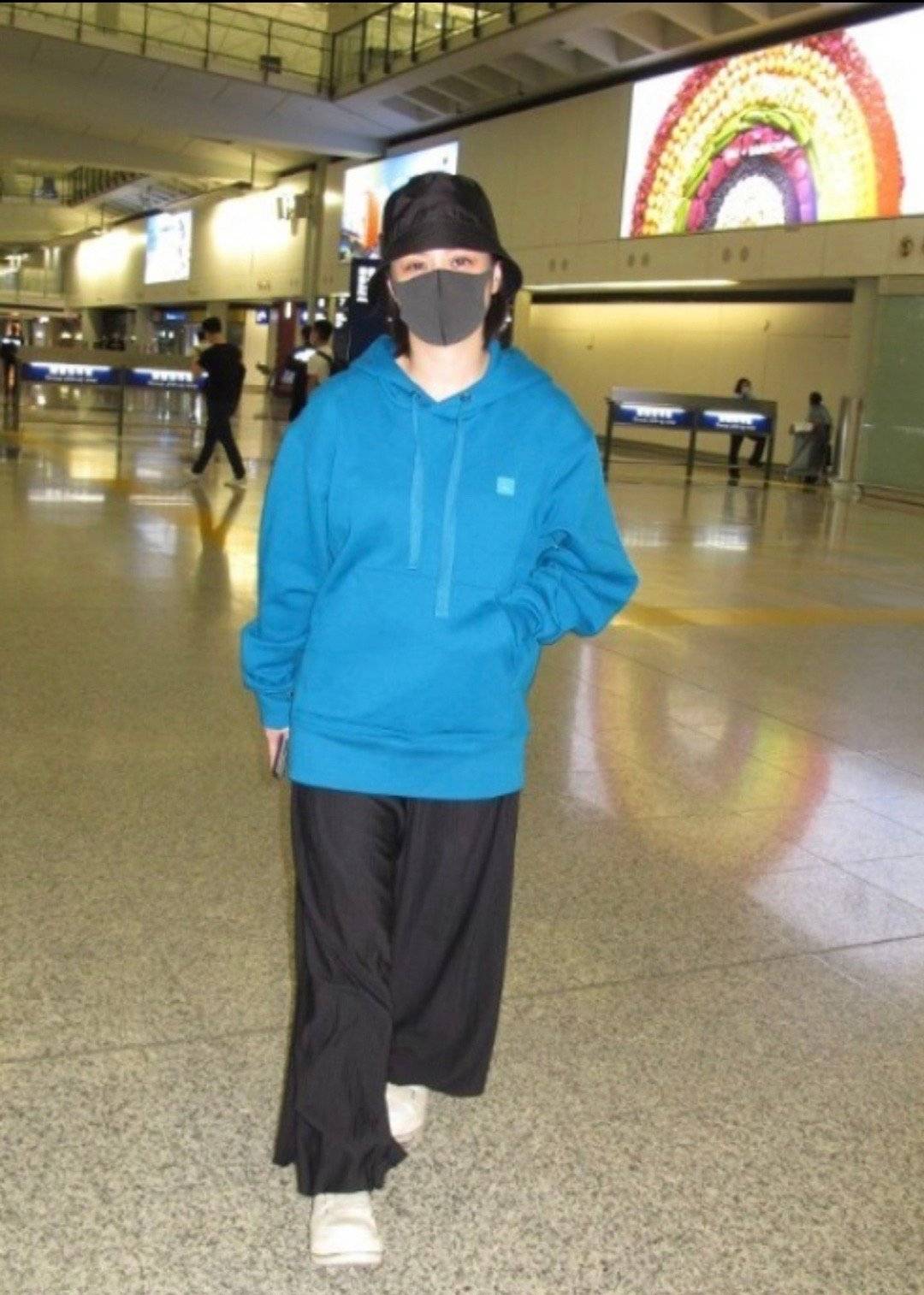的身材高挑拥有高贵的容颜但她仍然很自由无法认