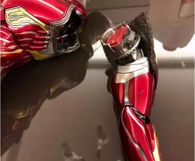 "就一塑料玩具还想讹钱?"亲戚孩子摔碎手办,家长耍赖拒绝赔偿