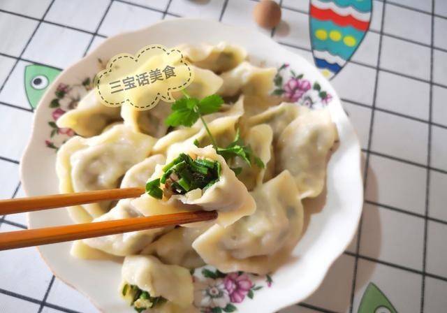 大厨教你做韭菜香菇肉丁水饺,鲜香爆浆,调馅有窍门,步骤超详细_饺子