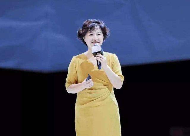 鞠萍与前夫因鞋生情,带着儿子二婚,如今生活十分幸福_姐姐