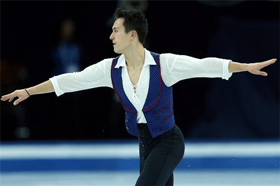 加拿大华裔花滑退役选手喜讯传开妻子不知何人二人很是幸福
