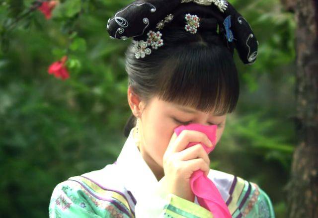 甄嬛传:皇上嫌浣碧打扮太俗,为何却容忍戴红花的安陵容?太真实
