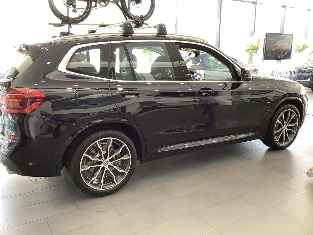 2021款宝马x3进店实拍!轴距2864mm配2.0t 雨量感应式雨刷