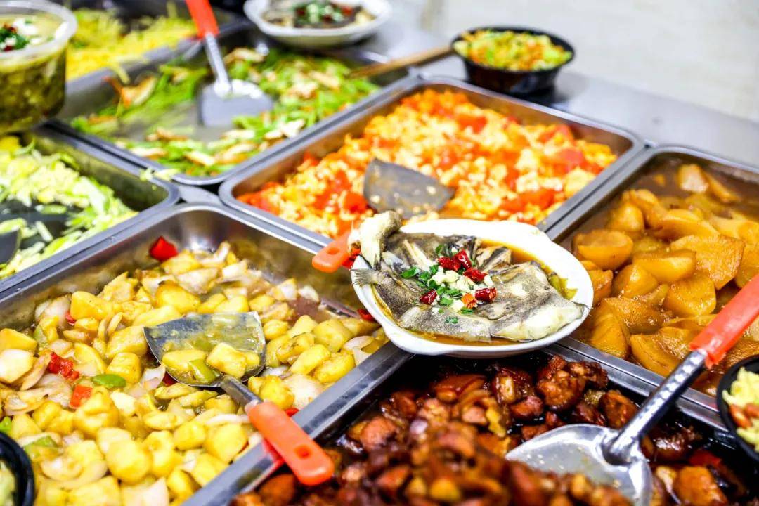 在宋诏桥边上开了20多年的快餐店,一天吃2次不嫌多,差不多都是宁波人