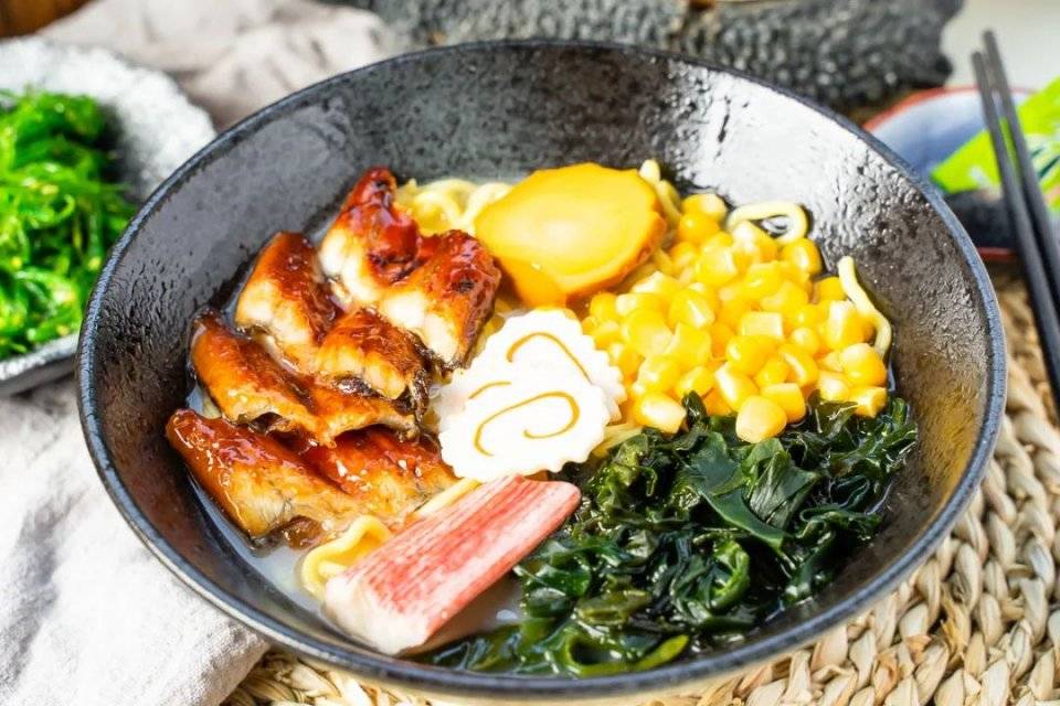 特浓汤底,q弹日式拉面!啖啖入魂,一饱口福!_鳗鱼