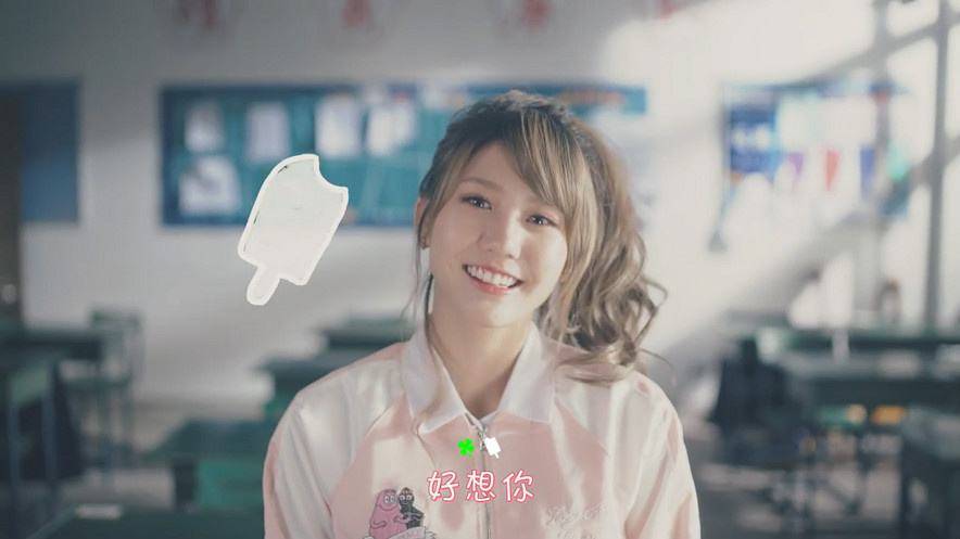 不畏寒冷大秀纤腰美腿朱主爱传授蛇腰秘诀