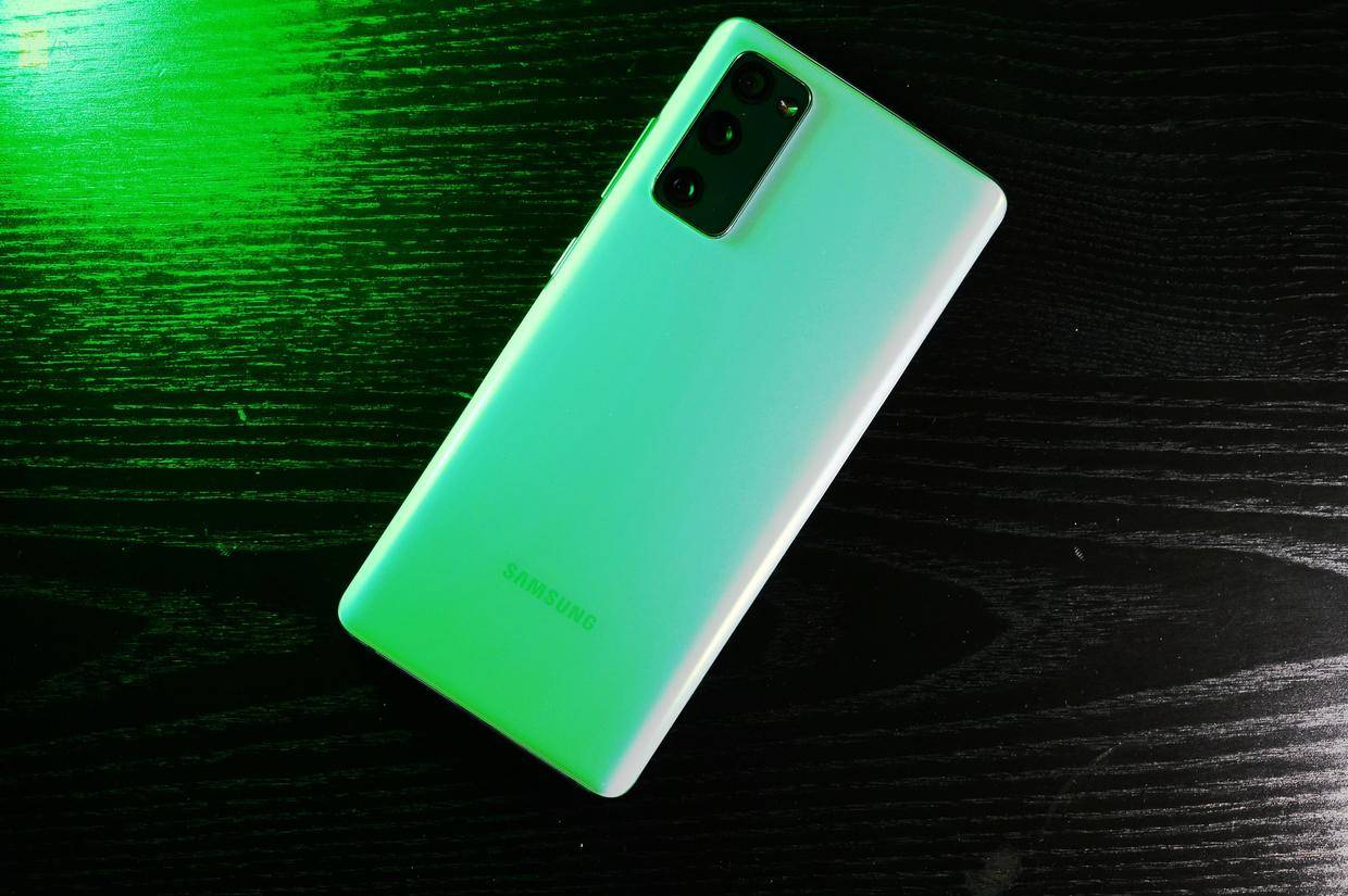 一款简单纯粹的副旗舰看三星galaxys20fe5g的外观性能与系统