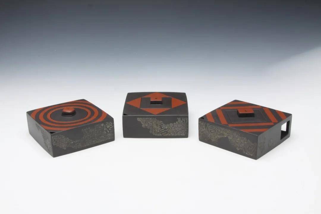 高奋荣,江苏省陶瓷艺术名人,正高级工艺美术师.